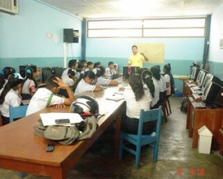 ESTUDIANTES DE COLEGIO ATUMPAMPA RECIBIERON CHARLAS SOBRE MEDIO AMBIENTE POR PARTE DEL IIAP
