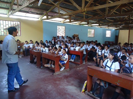MÁS DE 200 ESTUDIANTES DE CUATRO INSTITUCIONES EDUCATIVAS DE TINGO MARÍA RECIBIERON CHARLAS DE CAMBIO CLIMÁTICO